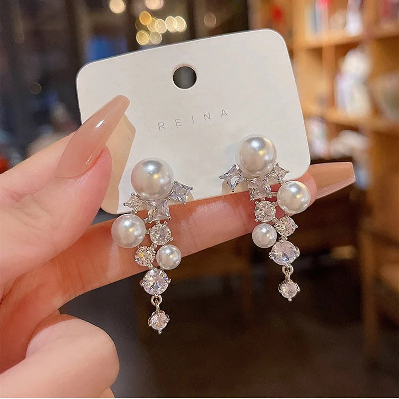 2023 New Classic Elegant Imitation Double Pearl Dangle Earrings For Women Crystal Long