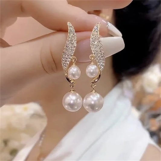 2023 New Classic Elegant Imitation Double Pearl Dangle Earrings For Women Crystal Long