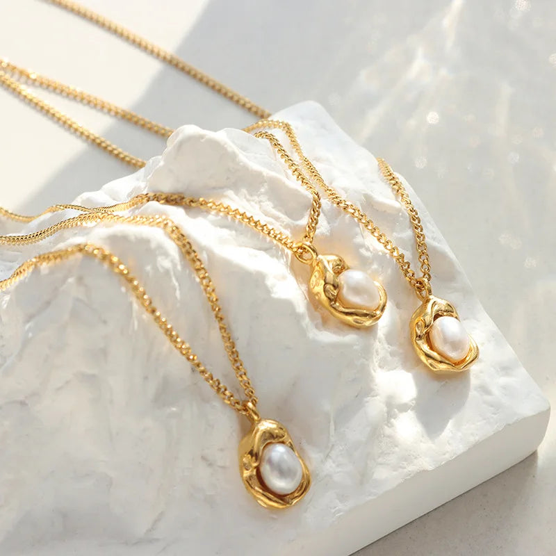 Fashion Inlaid Pearls Pendant Necklace for Women Luxury Design Stainless Steel Cuban Chain