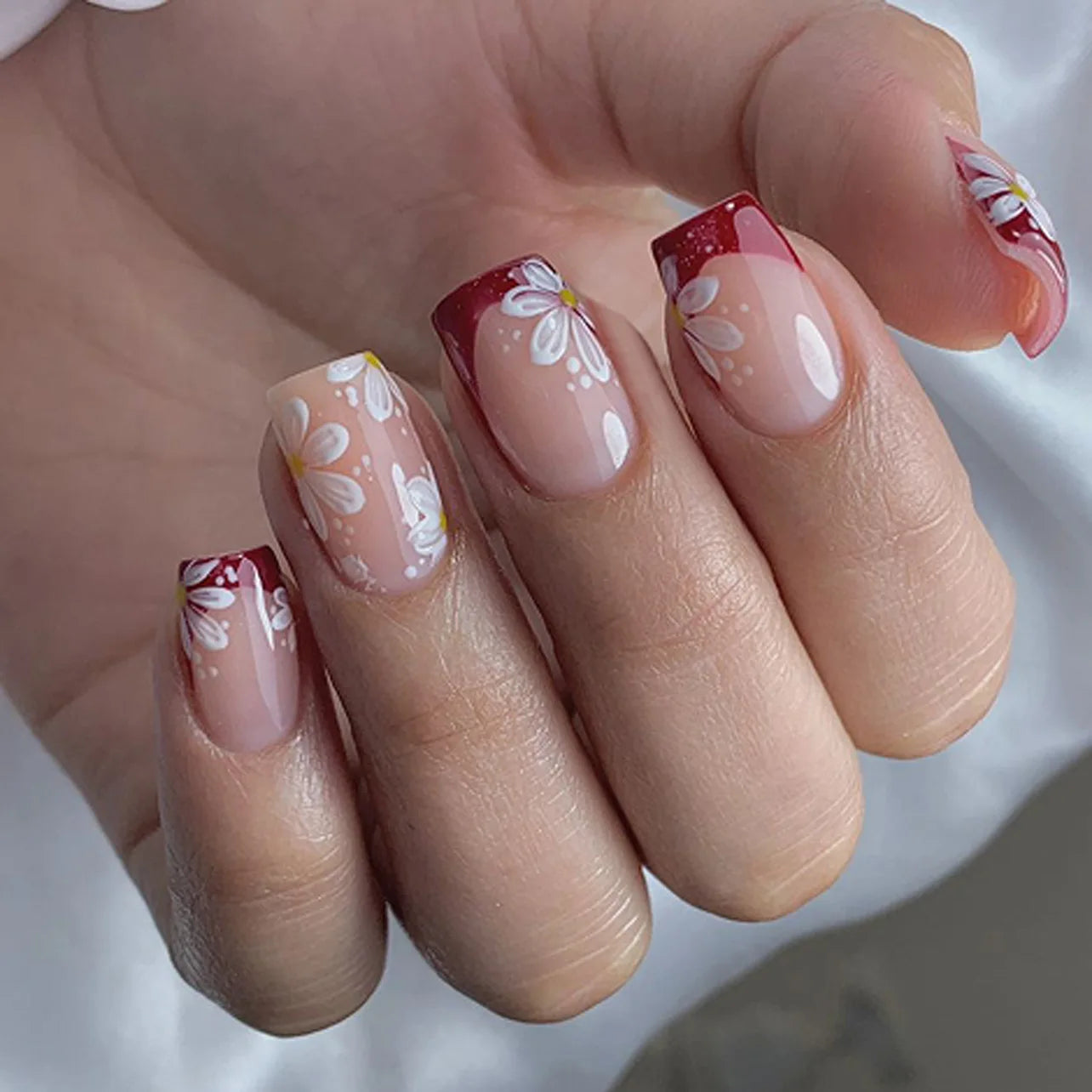 24pcs Red Flower Press on Nails Fashion Retro Red Almond False Nails Ins Simple Wearable Reusable Fake Nails for Women