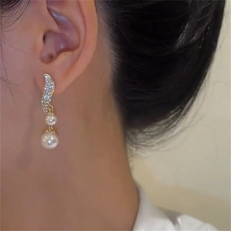 2023 New Classic Elegant Imitation Double Pearl Dangle Earrings For Women Crystal Long